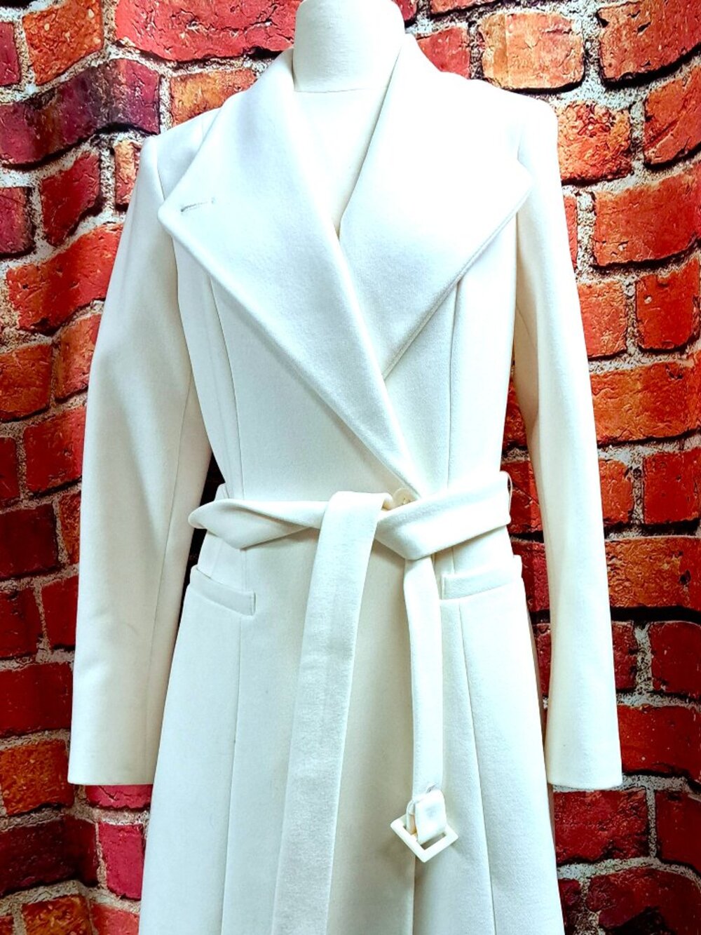 WHITE HOUSE BLACK MARKET WINTER WHITE LADIES COAT BEAUTIFUL SIZE XS